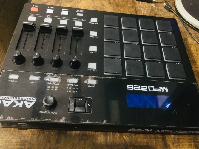 Akai MPD226