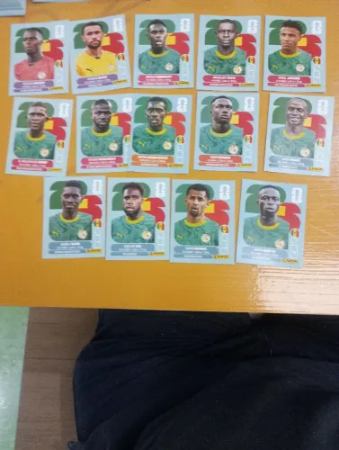 Lote de 25 figurinhas Copa 2026 originais diferentes de África do Sul e Senegal