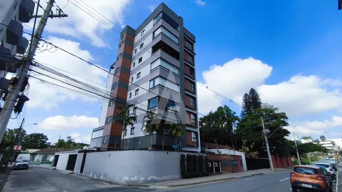 Apartamento mobiliado com 2 quartos sendo 1 suíte, e 1 vaga de garagem coberta no bairro B