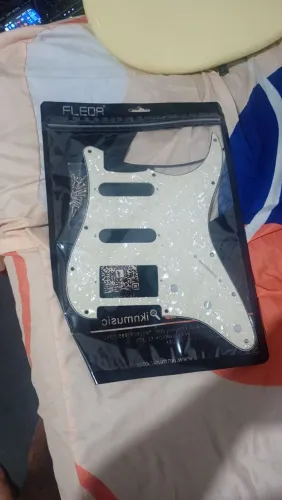 Escudo pra guitarra strato Hss branco perolizado
