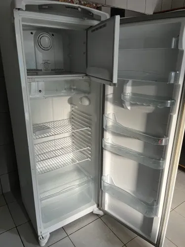 Combo sofá + geladeira