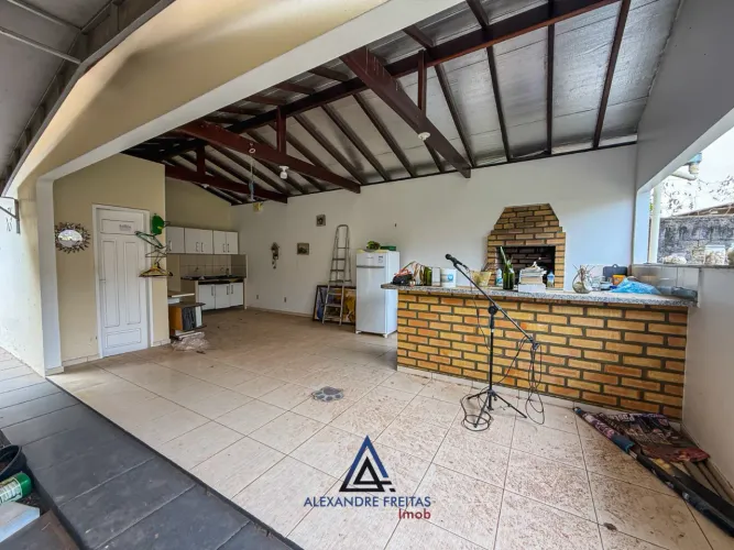 Venda. Bairro dos Estados. Casa de esquina. 3 suites. AT 900 m2. AC 300 m2.s 