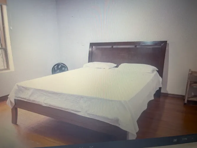 Cama queen size, em madeira maciça (jacarandá)
