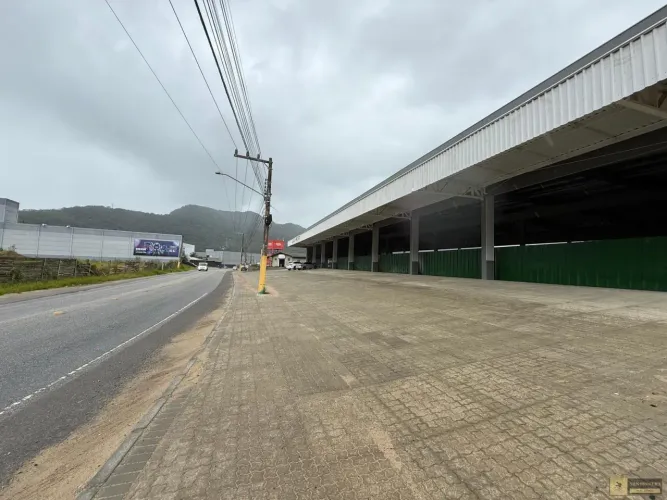 Galpão Logístico para Locação em Camboriú | Até 5.200 m²