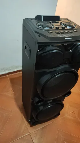Vendo caixa de som Philips um ano e meio de uso