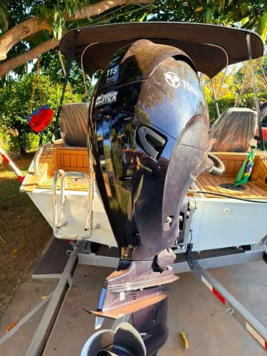 VENDE SE LANCHA 2024 MOTOR TOHATSU PARA 6 PESSOAS ZERAAA MOTOR 115 HP 