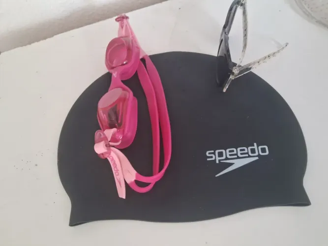 Kit infantil óculos e touca speedo natação com BRINDW