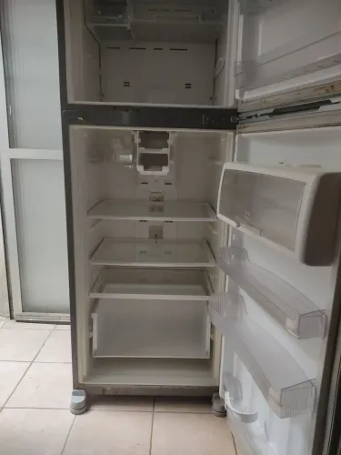 Vendo geladeira 