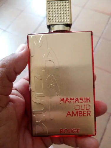 Perfume Árabe manasik oud amber rouge