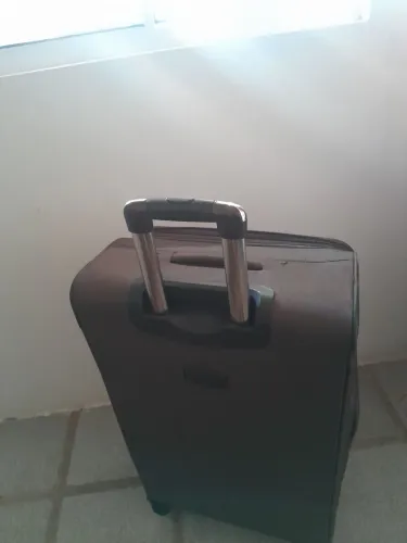 Vendo mala semi nova