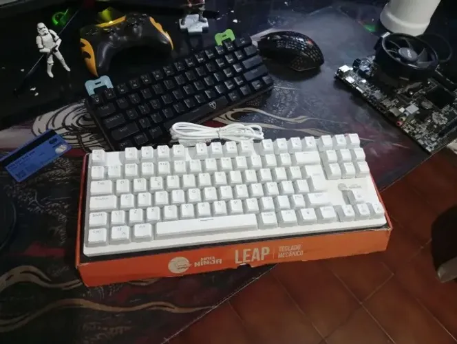 Teclado mecânico branco switch azul novo