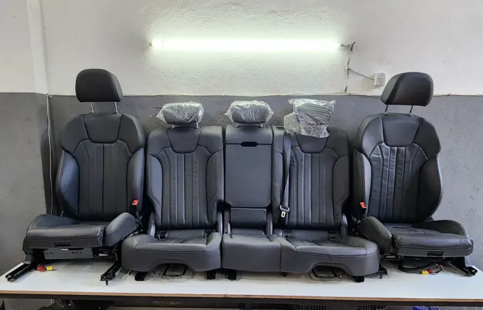 Jogo de bancos em couro elétricos Audi Q5 2022 2023