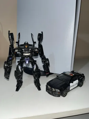 Barricade transformers deluxe class