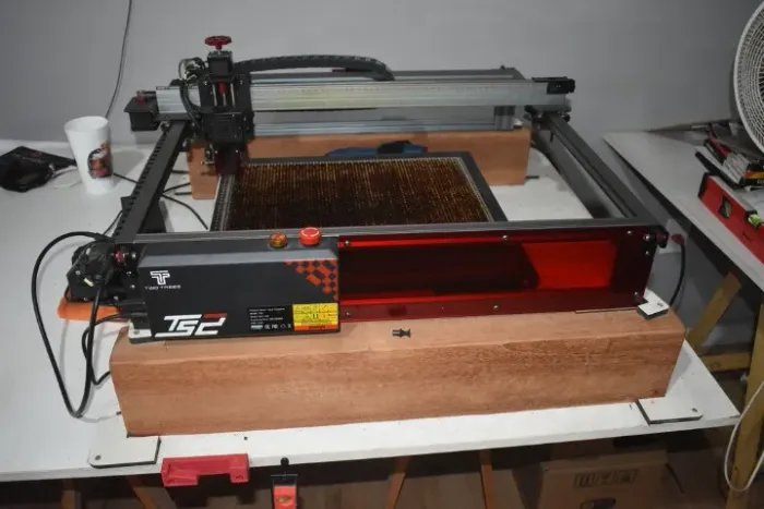 Máquina a laser para corte e gravação Two Trees TS2 10w.