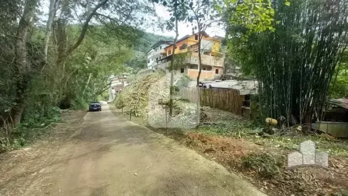 Terreno para venda, 800m² - Mosela - Petrópolis/RJ