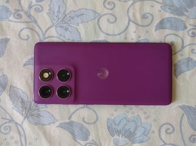 Vende se esse celular MOTOROLA EDGE 60 pro, novo novo