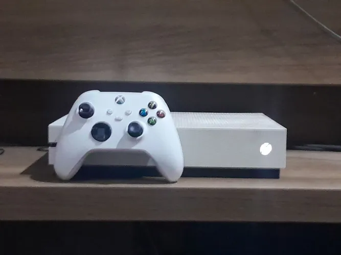 XBOX ONE S 1TB ( troco somente por Nintendo switch lite ou outra versão)