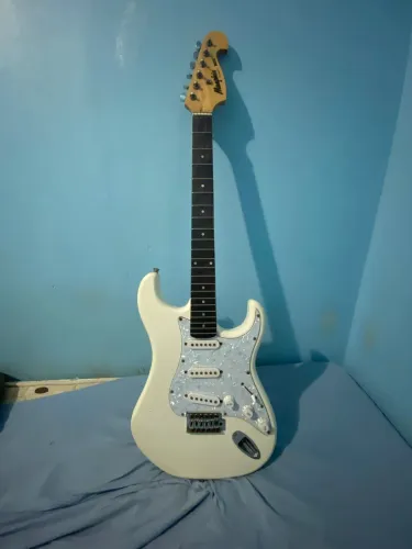 Guitarra Memphis MG32