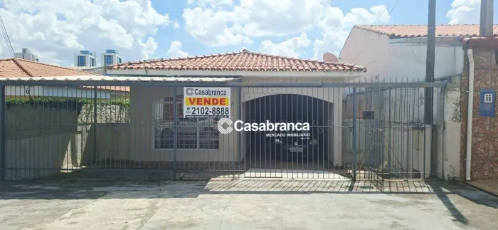 Casa térrea com 3 quartos no Jardim dos Estados.