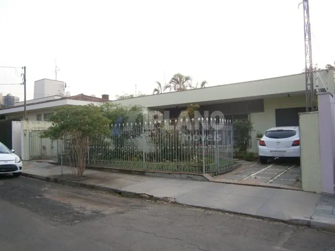 Venda de Casas / Padrão na cidade de São Carlos