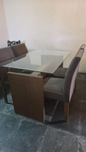 Mesa com 4 cadeiras