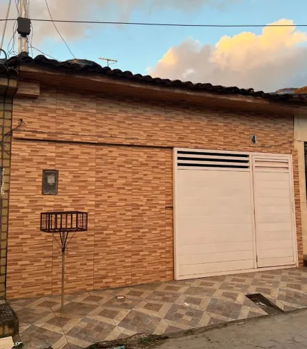 Casa na CLETO MARQUES