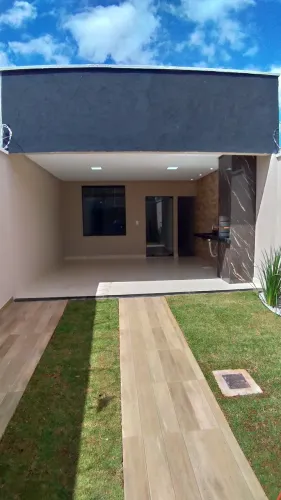 VENDO CASA DE 3 QUARTOS NA MELHOR LOCALIZAÇÃO da região do Setor NOVO PLANALTO - GOIÂNIA.