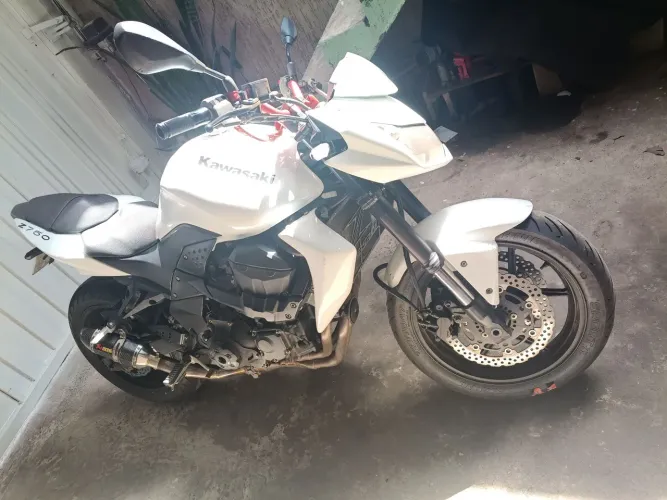Z 750 2010 só $20.000
