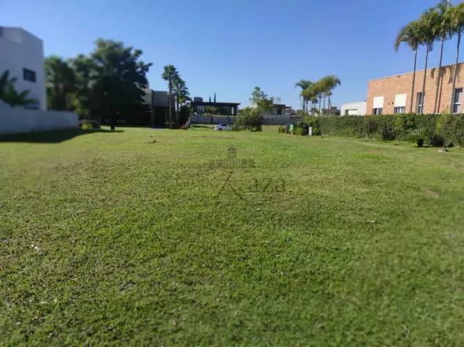 Oportunidade - Terreno no Condomínio Chácara Serimbura - Urbanova - 1.200m².