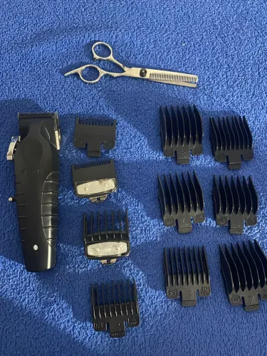 Vende-se máquina de corta cabelo kemei profissional em perfeito estado