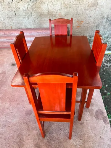Mesa 4 cadeiras nova
