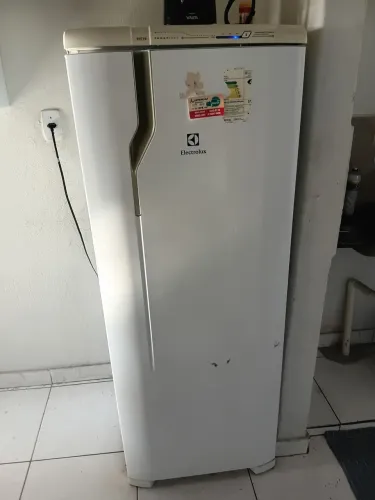 Vendo Geladeira Eletrolux