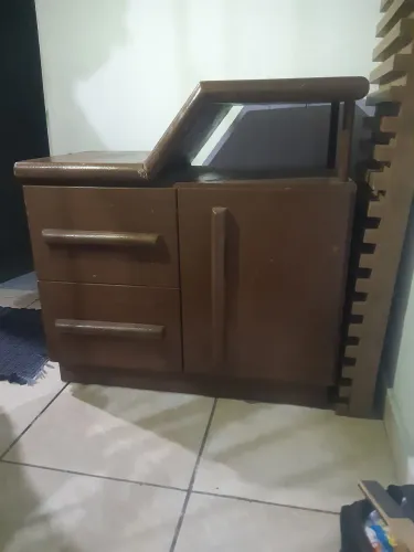 Criado mudo de madeira
