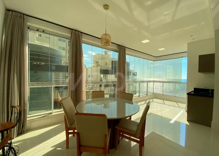 Apartamento mobiliado no Edifício Cambirela em Itapema/SC.