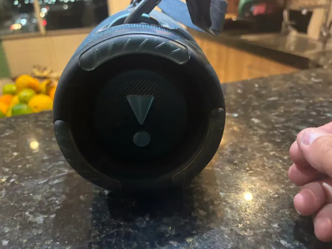 Caixa jbl original x treme 3 ótimo estado com carregador e na caixa