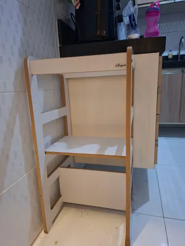 Torre de aprendizagem montessori