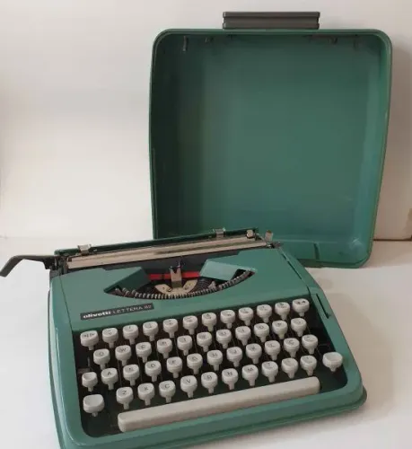 Máquina de Escrever Olivetti 