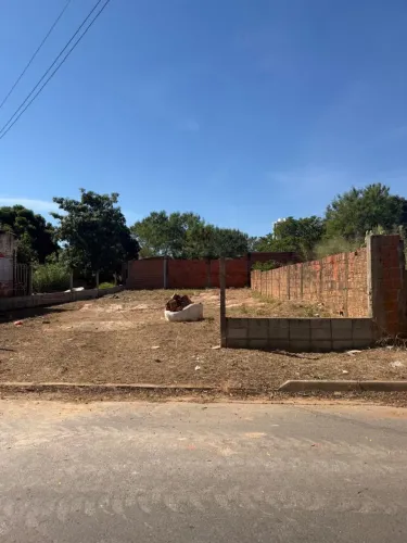 Vende-se terreno de 360m2 no bairro Monte Libano em Cuiabá MT