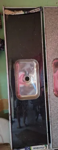 Pia maarmorizada com cuba de inox
