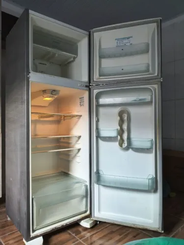 Geladeira Electrolux Frost Free DF37 346L 127V Envelopada Cinza