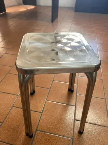 Banqueta em aço- inox para laboratório