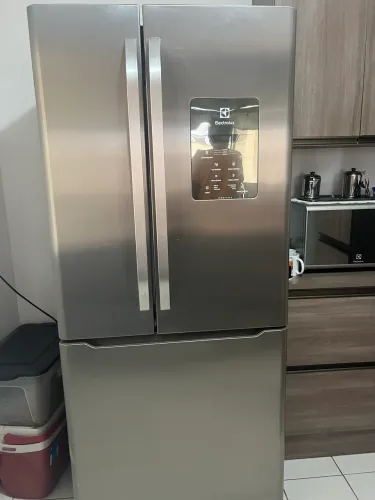 OPORTUNIDADE IMPERDÍVEL: Geladeira Electrolux 579 L - Excelente Estado