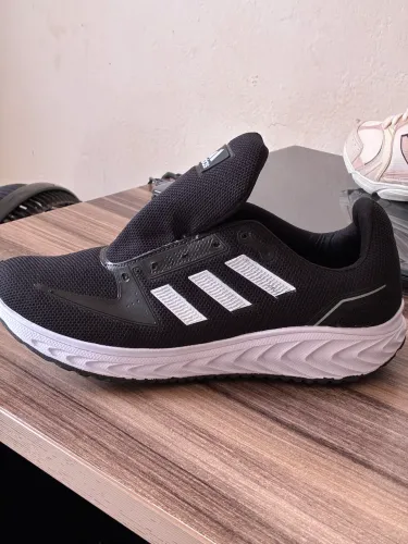 Tênis adidas réplica