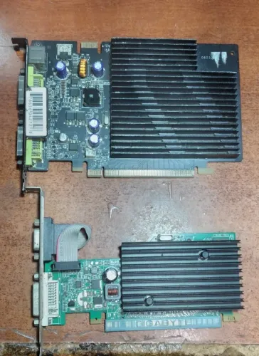 2 placas de vídeo antigas PCI-Express funcionando