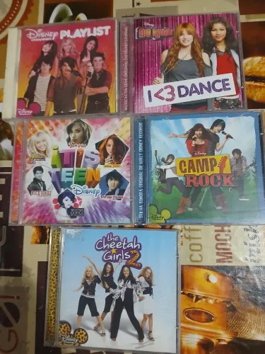 Cds mix Disney ,Camp Rock ,Hannah Montana, Selena ,etc