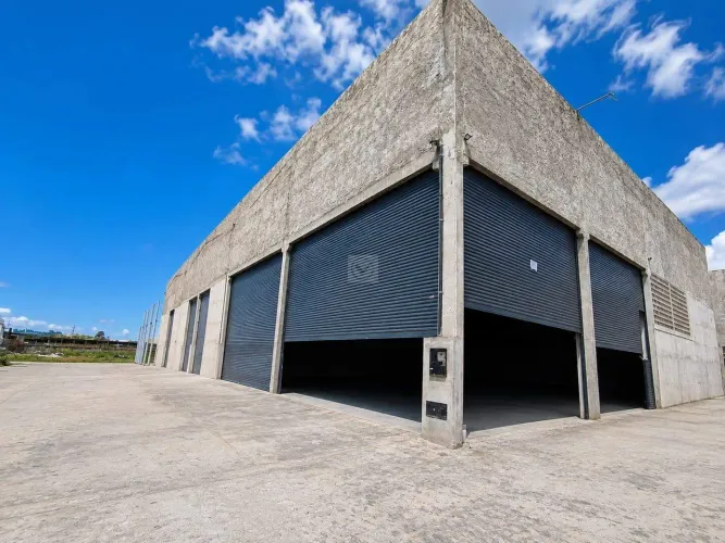 Excelente Galpão Comercial com 450m² Posição Norte e Localização Estratégica! .