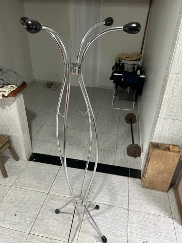 Cabideira de ferro