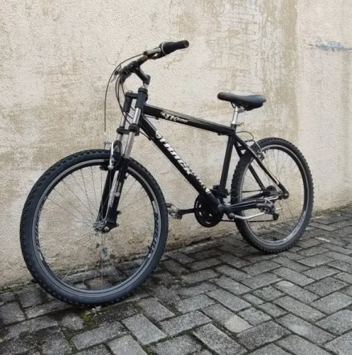 Bicicleta de alumínio 21 marchas aro 26