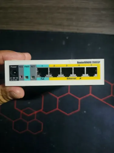 Switch MikroTik RouterBOARD RB260GSP - 5 Portas Gigabit + Porta Fibra SFP