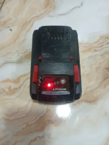 Bateria de lítio Milwaukee 18v 8h